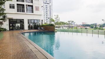 Kolam renang outdoor