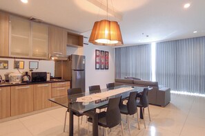 Apartamento | Cozinha privada | Geladeira, micro-ondas, cooktop, panela elétrica de arroz