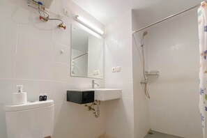 Studio | Bathroom - Highrise Studio At Apartment Beverly Dago (Bandung)