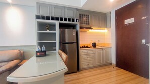 Private kitchen - Beautiful And Homey 2Br At Grand Sungkono Lagoon Apartment (Surabaya)