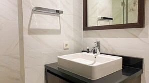 Apartment | Bathroom - Comfy And Well Furnished 1Br Branz Bsd City Apartment (Pagedangan)