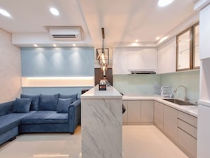 Basic Apartment | Living area