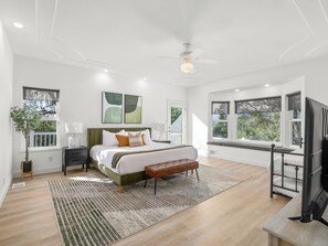 7 bedrooms, desk, iron/ironing board, travel crib