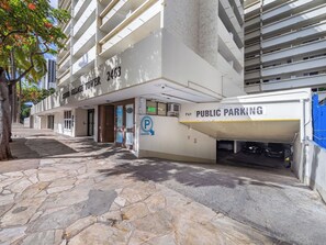 Exterior - Waikiki Gem! Renovated, Steps Away From The Beach! (Honolulu)