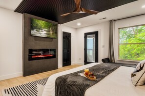 3 bedrooms, desk, iron/ironing board, travel crib