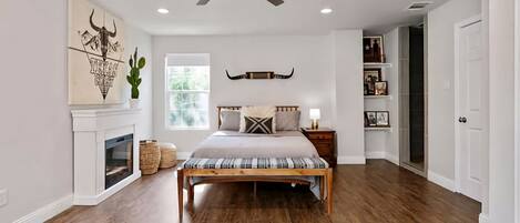 3 bedrooms, iron/ironing board, travel cot, free WiFi