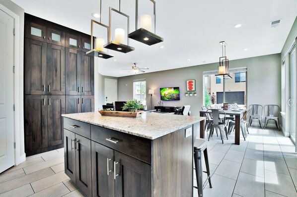 Family House, Mountain View | Private kitchen | Full-size fridge, microwave, oven, stovetop