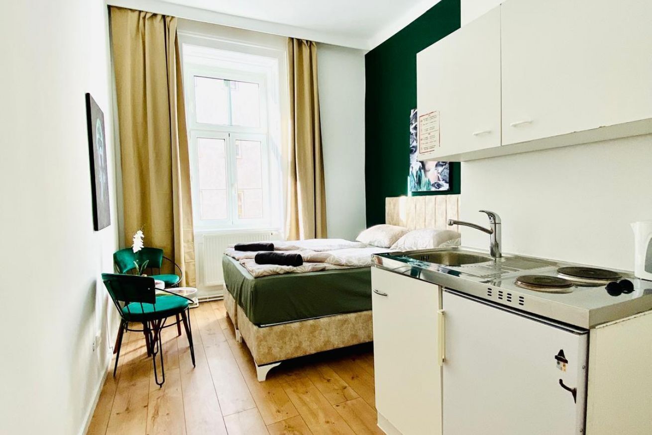 1 bedroom, iron/ironing board, bed sheets