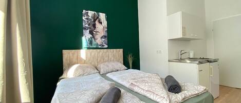 1 bedroom, bed sheets