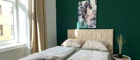 1 bedroom, bed sheets