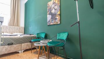 1 bedroom, bed sheets