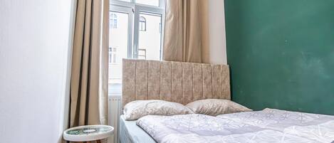 1 bedroom, bed sheets