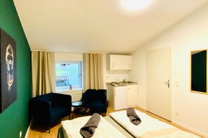 1 chambre, fer et planche à repasser, literie fournie