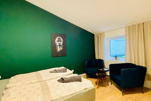Comfy 1BR Apartment, 15-Min from Center