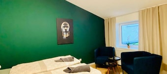 Comfy 1BR Apartment, 15-Min from Center