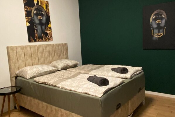 1 bedroom, bed sheets