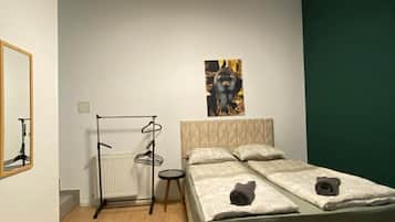 1 bedroom, bed sheets