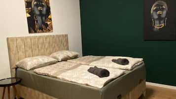 1 bedroom, bed sheets