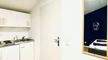 Microwave, stovetop, electric kettle, cookware/dishes/utensils