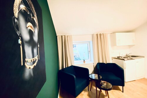 Comfy 1BR Apartment, 15-Min from Center