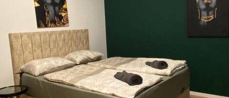 1 bedroom, bed sheets