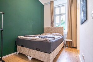 1 bedroom, bed sheets