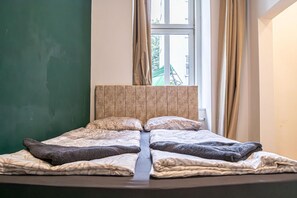 1 bedroom, bed sheets