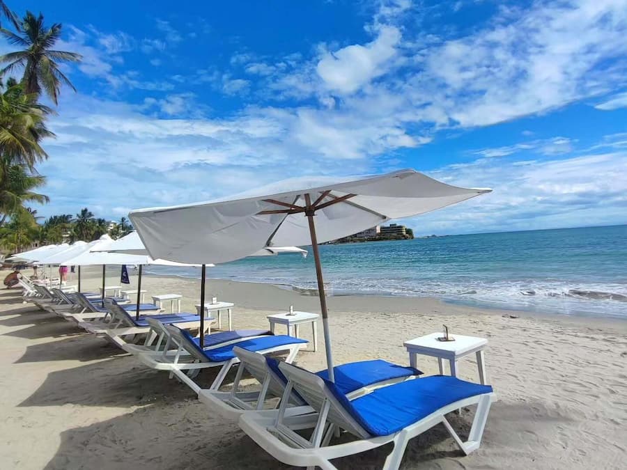 Navette gratuite vers la plage, chaises longues, parasols
