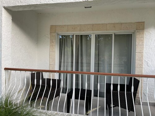 Charming 1-bedroom apartment with AC and WiFi in welcoming Dominicus
