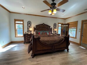 4 bedrooms, desk, iron/ironing board, travel cot