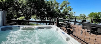 Lakeside Horseshoe Hideaway Ranch