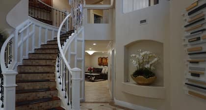 Modern Luxury Retreat near Las Vegas Strip/Airport