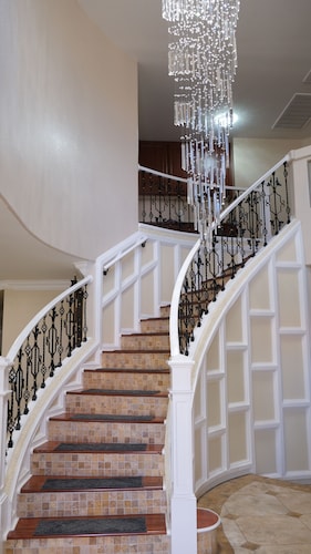 Modern Luxury Retreat near Las Vegas Strip/Airport