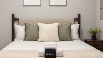 2 bedrooms, iron/ironing board, WiFi, bed sheets