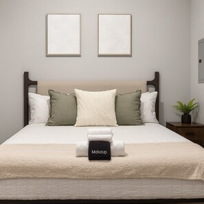 2 bedrooms, iron/ironing board, WiFi, bed sheets