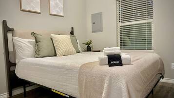 2 bedrooms, iron/ironing board, WiFi, bed sheets