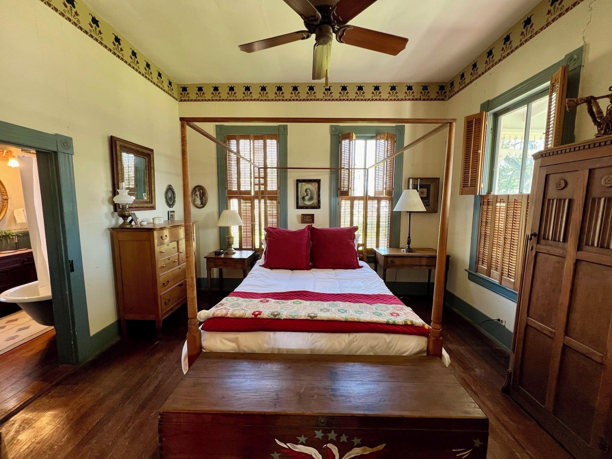 3 bedrooms, desk, iron/ironing board, free WiFi