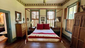 3 bedrooms, desk, iron/ironing board, free WiFi