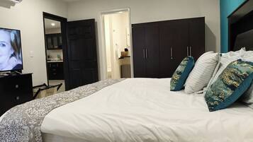 1 slaapkamer, een strijkplank/strijkijzer, wifi, beddengoed