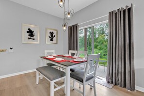 Dining - Renovated, Wheelchair Friendly Home, Steps to clubhouse! (Kissimmee)