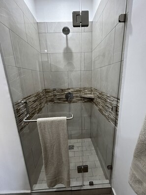 Hårtørrer, håndklæder, Sæbe, Shampoo