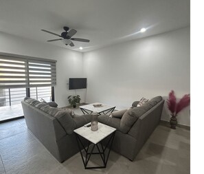 Smart TV - “Your Perfect Getaway: Brand-New Condo in Cabo San Lucas” (Cabo San Lucas)