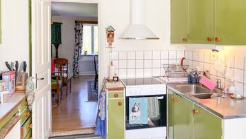 Refrigerador, placa de cocina, cafetera/tetera