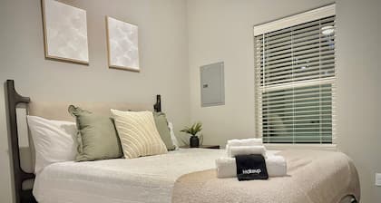 Charming 2-bedroom apartment with AC, WiFi in delightful Durant