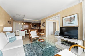 TV - Beautiful central kihei two bedroom (MBG309) (Kihei)