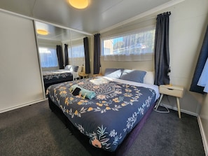 1 Schlafzimmer, Bügeleisen/Bügelbrett, Reisekinderbett, kostenloses WLAN