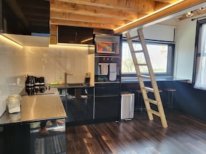 Kühlschrank, Mikrowelle, Ofen, Herdplatte