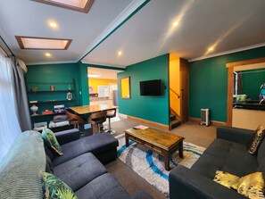 Smart TV - A Stone's Throw From Town (Main House) (Dunedin)