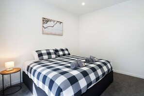 2 bedrooms, iron/ironing board, travel cot, free WiFi