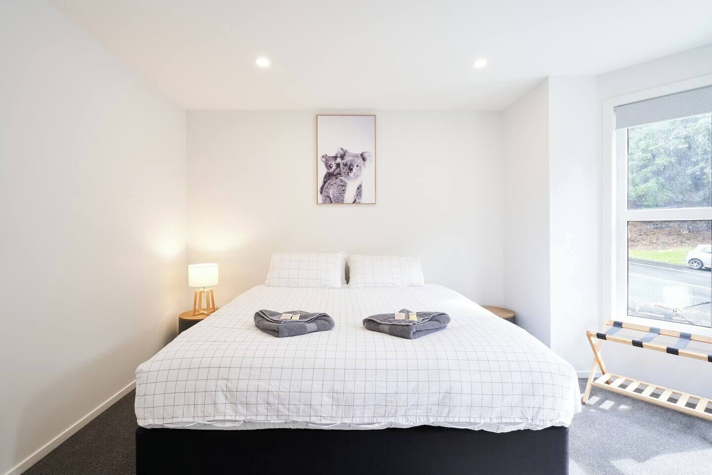 2 habitaciones, tabla de planchar con plancha y cuna de viaje 